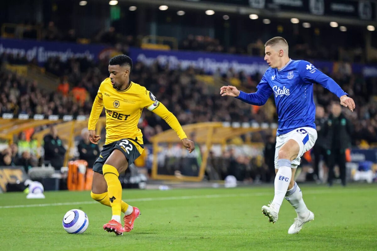 Wolves and Everton player compete for the ball