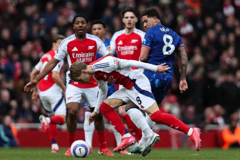Martin Odegaard clashes with Enzo Fernandez Arsenal Chelsea