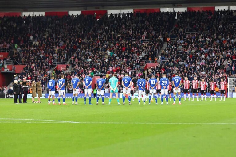 Everton Squad pictured before match