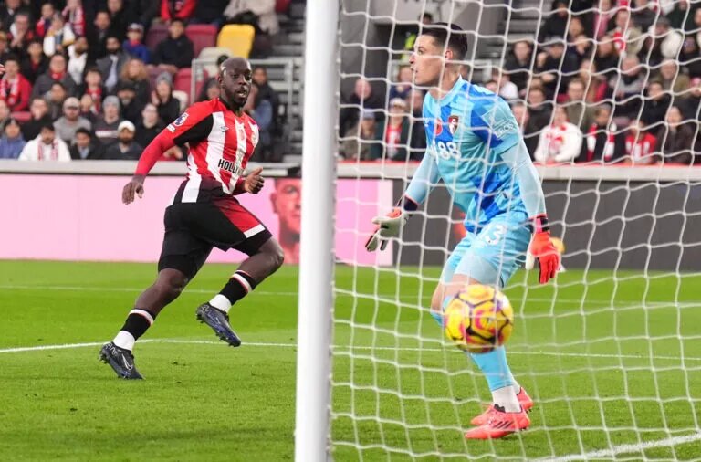 Brentford s Yoane Wissa (left) celebrates scoring