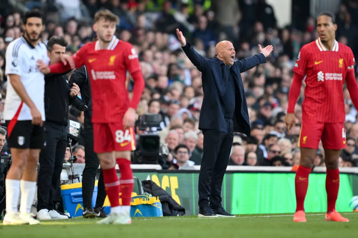 Liverpool vs Brentford lineups- image of Arne Slot on the touch line