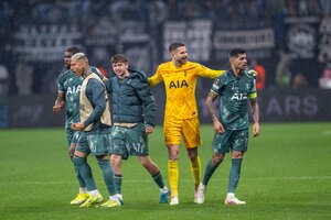 Tottenham Confirmed Lineup - Tottenham Hotspur players pictured after Frankfurt match