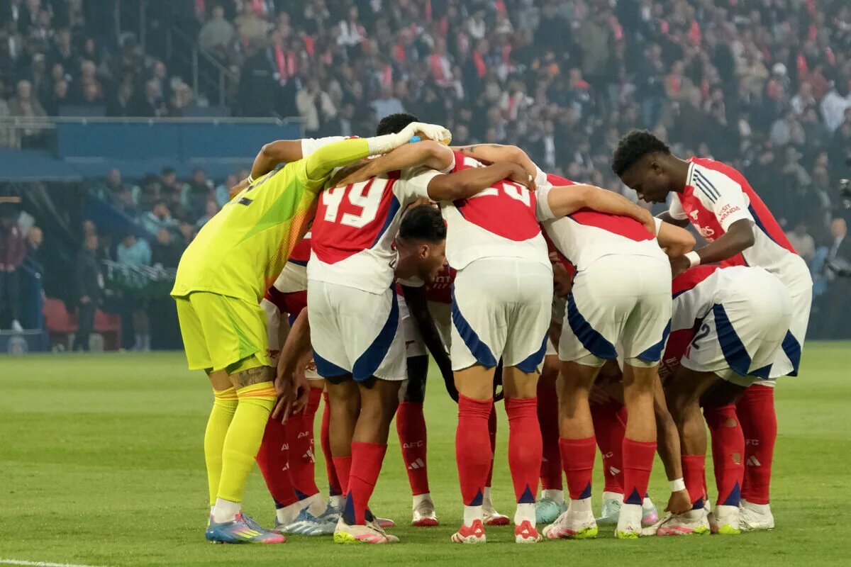 Arsenal players huddle together