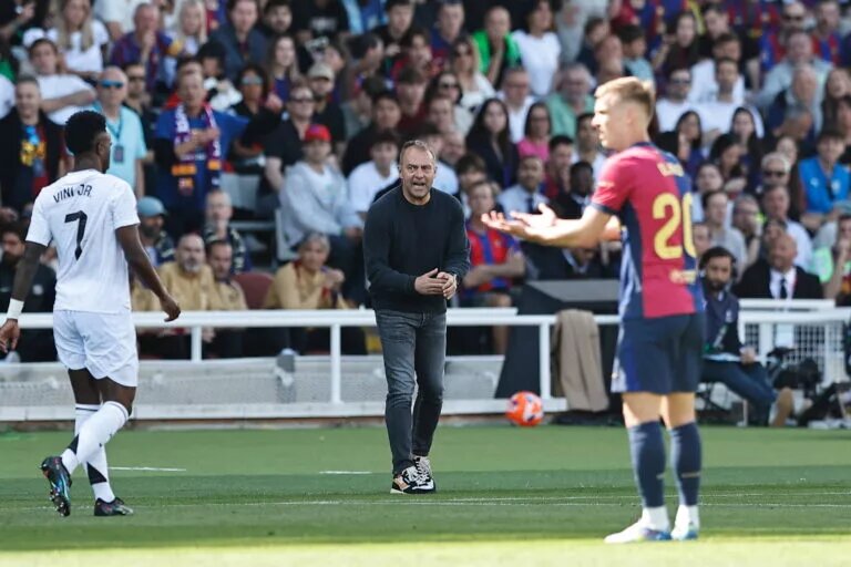 Hansi Flick pitctured during El Clasico