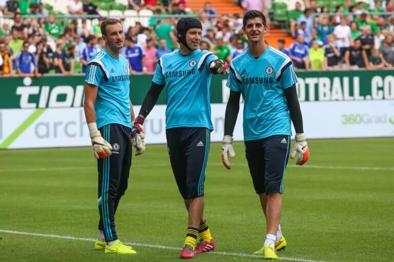 Best Chelsea goalkeeper of all time - Image of Petr Cech and Thibaut Courtois