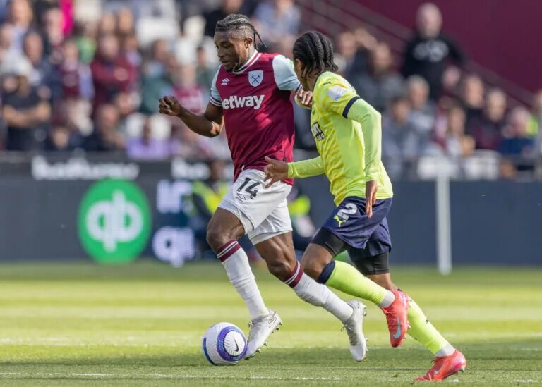 Kyle Walker-Peters contends for the ball against Mohammed Kudos