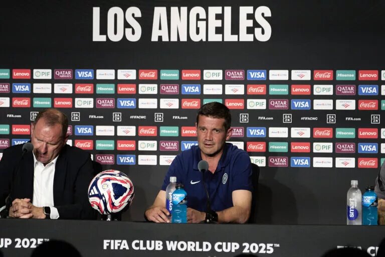 Inter Milan predicted lineup - image of Chivu at a press conference
