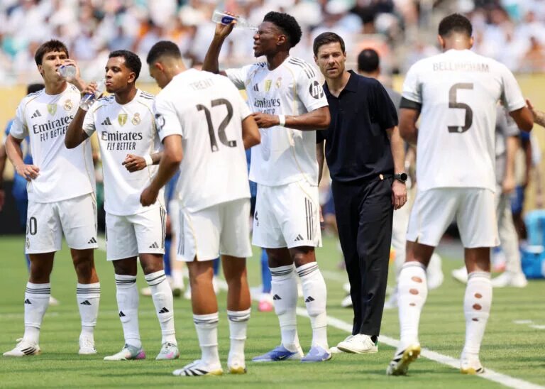 Real Madrid confirmed lineup - image of Xabi Alonso with his squad