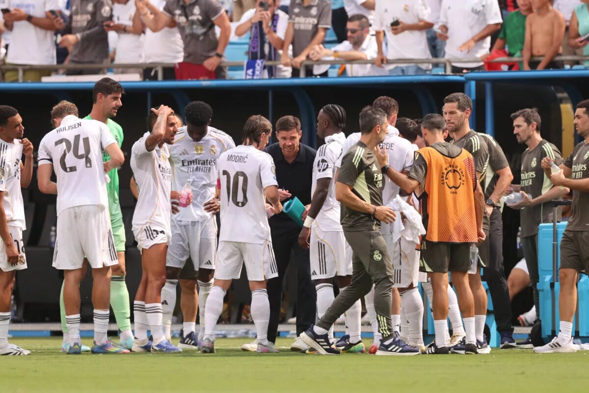 Real Madrid predicted lineup - image of squad during break