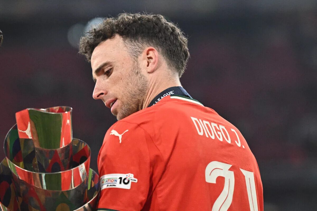 Diogo Jota with Nations League trophy