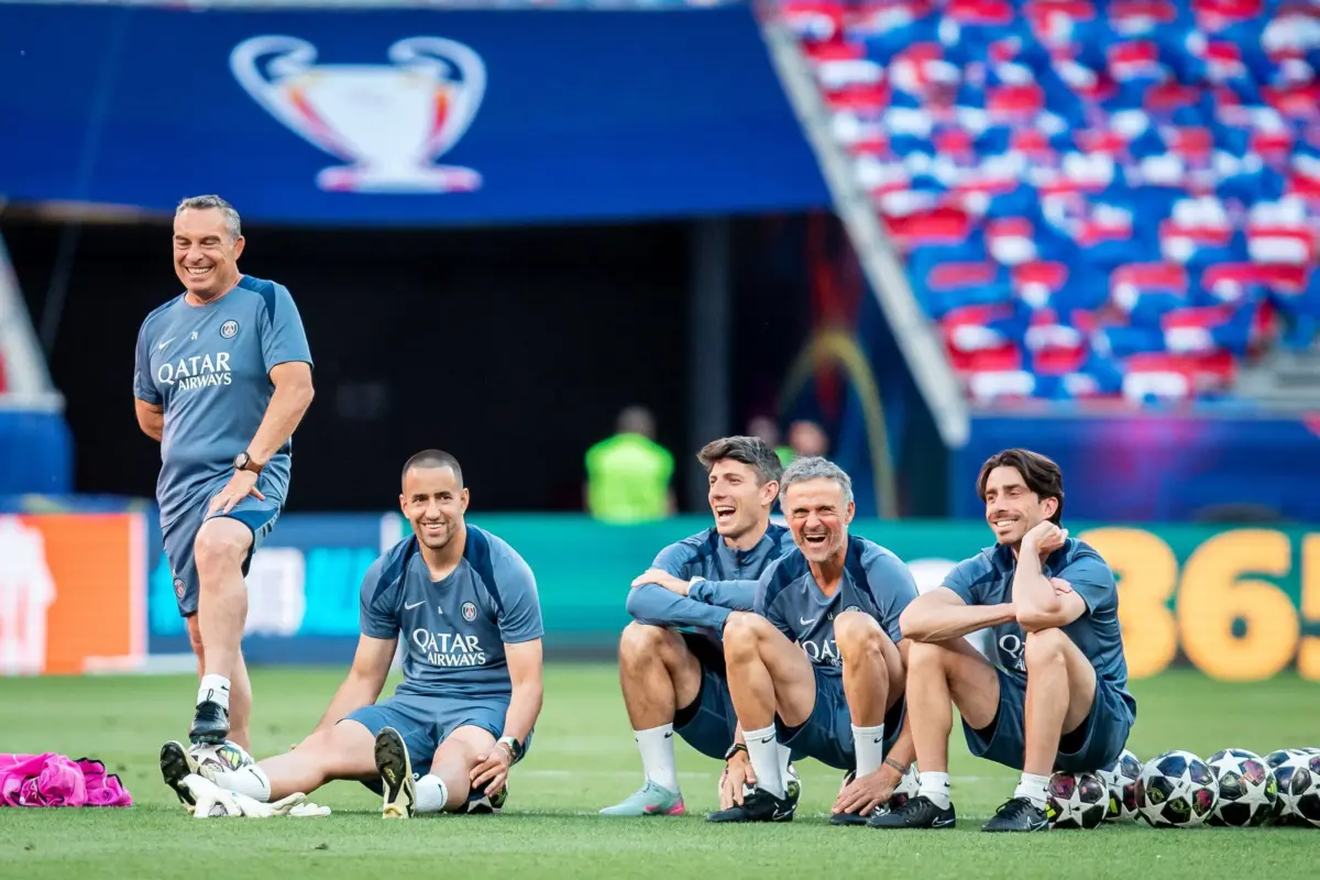 PSG vs Arsenał: 2026.05.29 Budapeszt Trening PSG przed finalem Ligi Mistrzow UEFA Final Ligi Mistrzow trening N z Luis Enrique Foto Mateusz Porzucek PressFocus 2026.05.29 Budapeszt Trening PSG przed finalem Ligi Mistrzow UEFA Champions League Final training session, Budapest, Puskas Arena Paris Saint Germain Luis Enrique