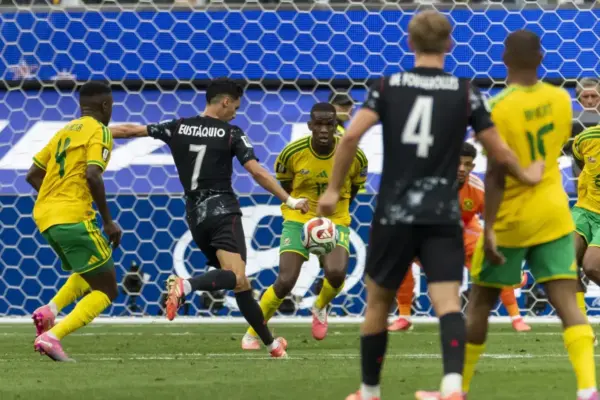 A Canadian Hero: Stephen Eustáquio Delivers Historic World Cup Victory Against South Africa