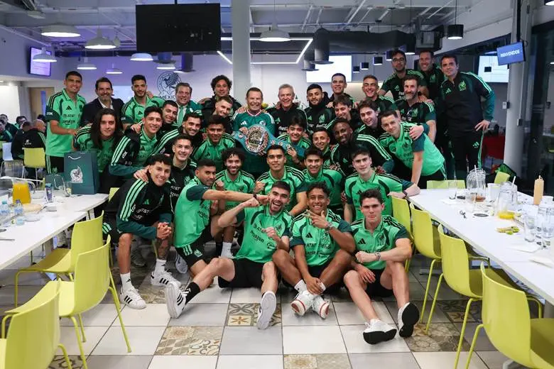 2026 World Cup: Mauricio Sulaimán and Mexico's greatest boxing icon shared an unforgettable evening with Tri players at the High Performance Center in Mexico City this Monday night