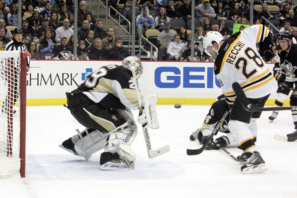 Pittsburgh Penguins Mark Recchi on November 18 in hockey history