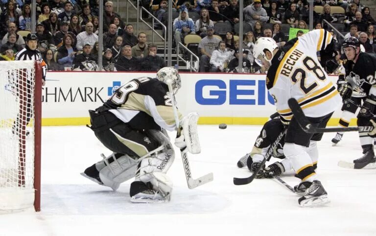 Pittsburgh Penguins Mark Recchi on November 18 in hockey history