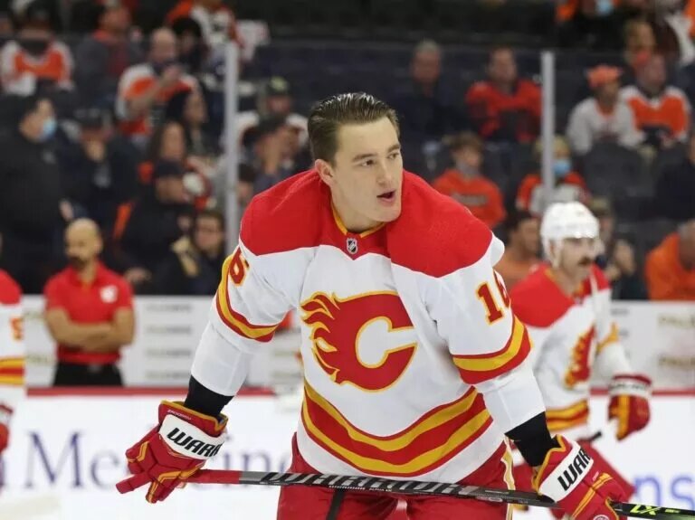 Nikita Zadorov Signs Contract