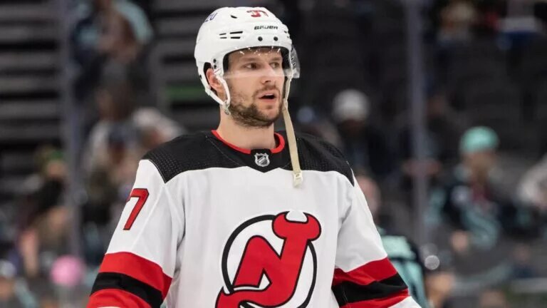 Pavel Zacha Signs