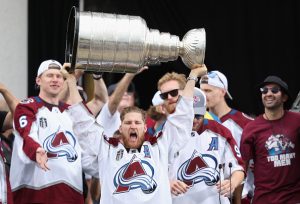 nathan mackinnon contract extension