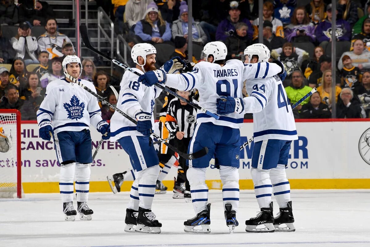 Toronto Maple Leafs celebrate after Tavares scores his 400th goal - NHL Predictions