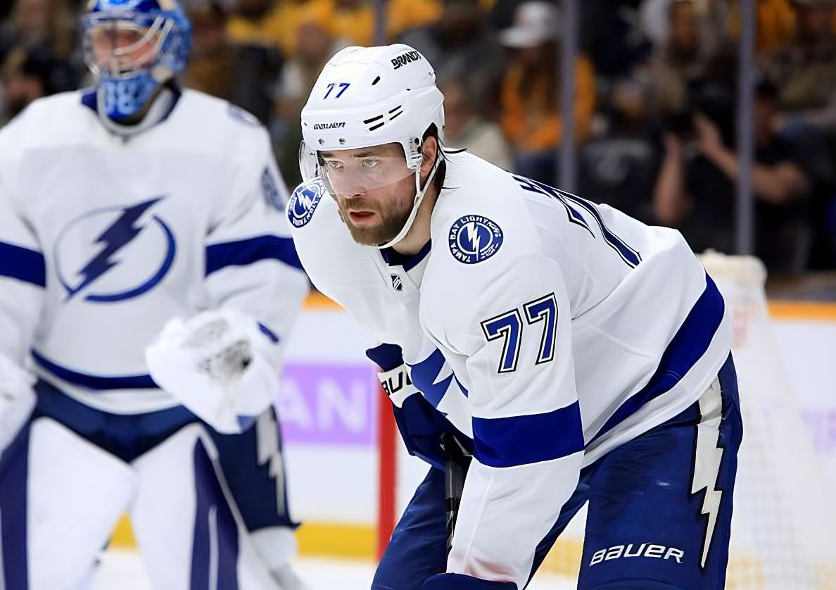 NASHVILLE, TN - NOVEMBER 19: Tampa Bay Lightning defenseman Victor Hedman (77) is shown during the NHL game between the Nashville Predators and Tampa Bay Lightning, held on November 19, 2022, at Bridgestone Arena in Nashville, Tennessee. (Photo by Danny Murphy/Icon Sportswire via Getty Images)