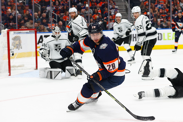 EDMONTON, AB - NOVEMBER 16: Edmonton Oilers Defenceman Ryan Murray (28) circles for a loose puck in the third period during the Edmonton Oilers game versus the Los Angeles Kings on November 16, 2022 at Rogers Place in Edmonton, AB. (Photo by Curtis Comeau/Icon Sportswire via Getty Images)