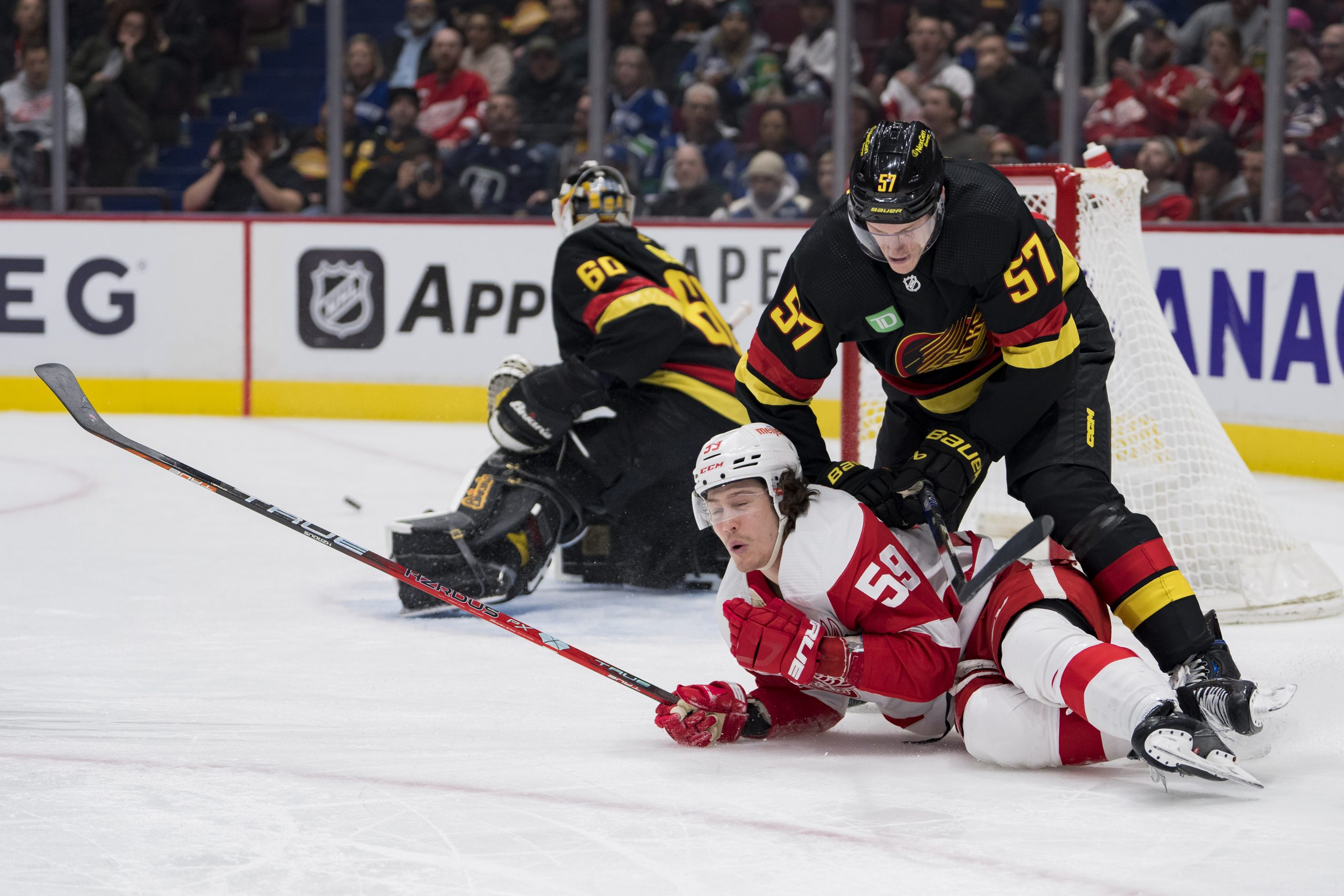 NHL trade deadline: Lightning add Paul; Leafs get Giordano