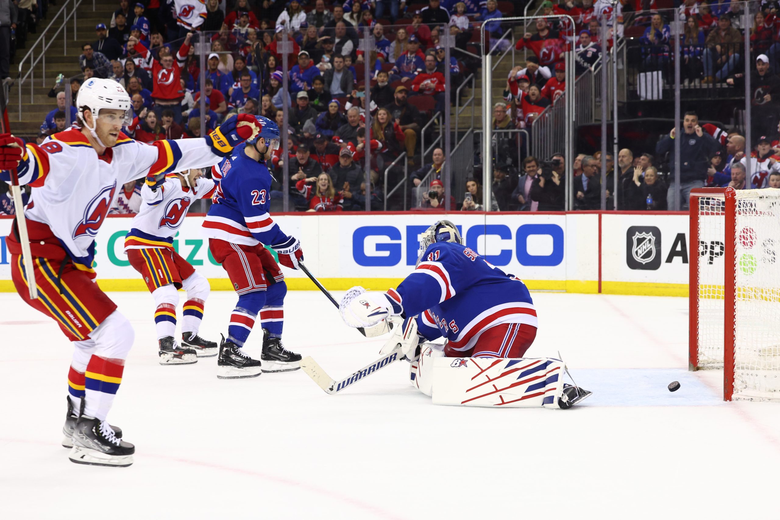 Rangers Give Up 5 In 2nd, Lose To Devils 7-4