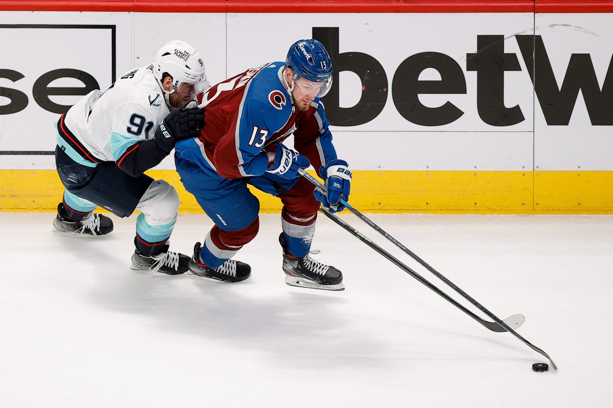 Avalanche's Valeri Nichushkin gives back to his former Russian