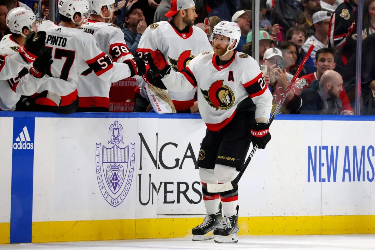 Giroux celebrates with Ottawa Senators roster