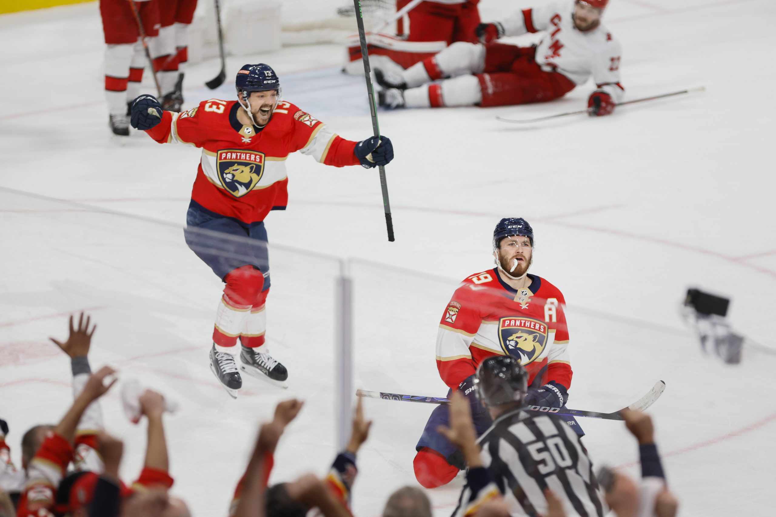 Panthers finish off Hurricanes to sweep into Stanley Cup Final