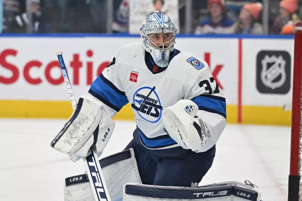 Connor Hellebuyck contract