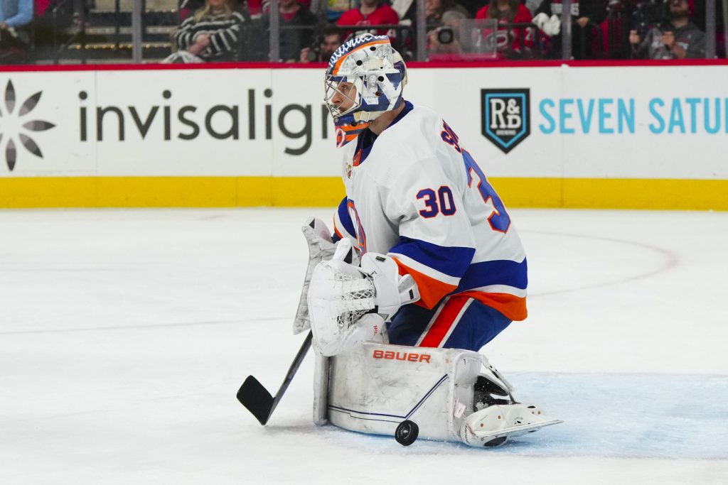 Ilya Sorokin shines as New York Islanders beat Flyers, 4-1