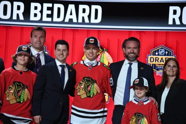Chicago Blackhawks Extend Established General Manager