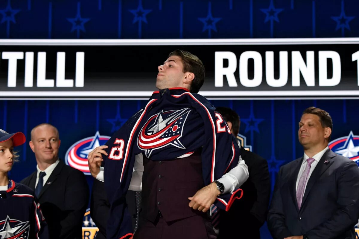 Adam Fantilli signs