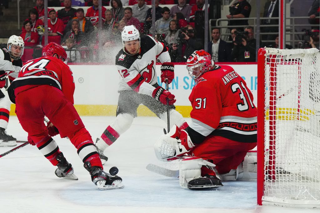 New Jersey Devils sign Canadian forward Chris Tierney