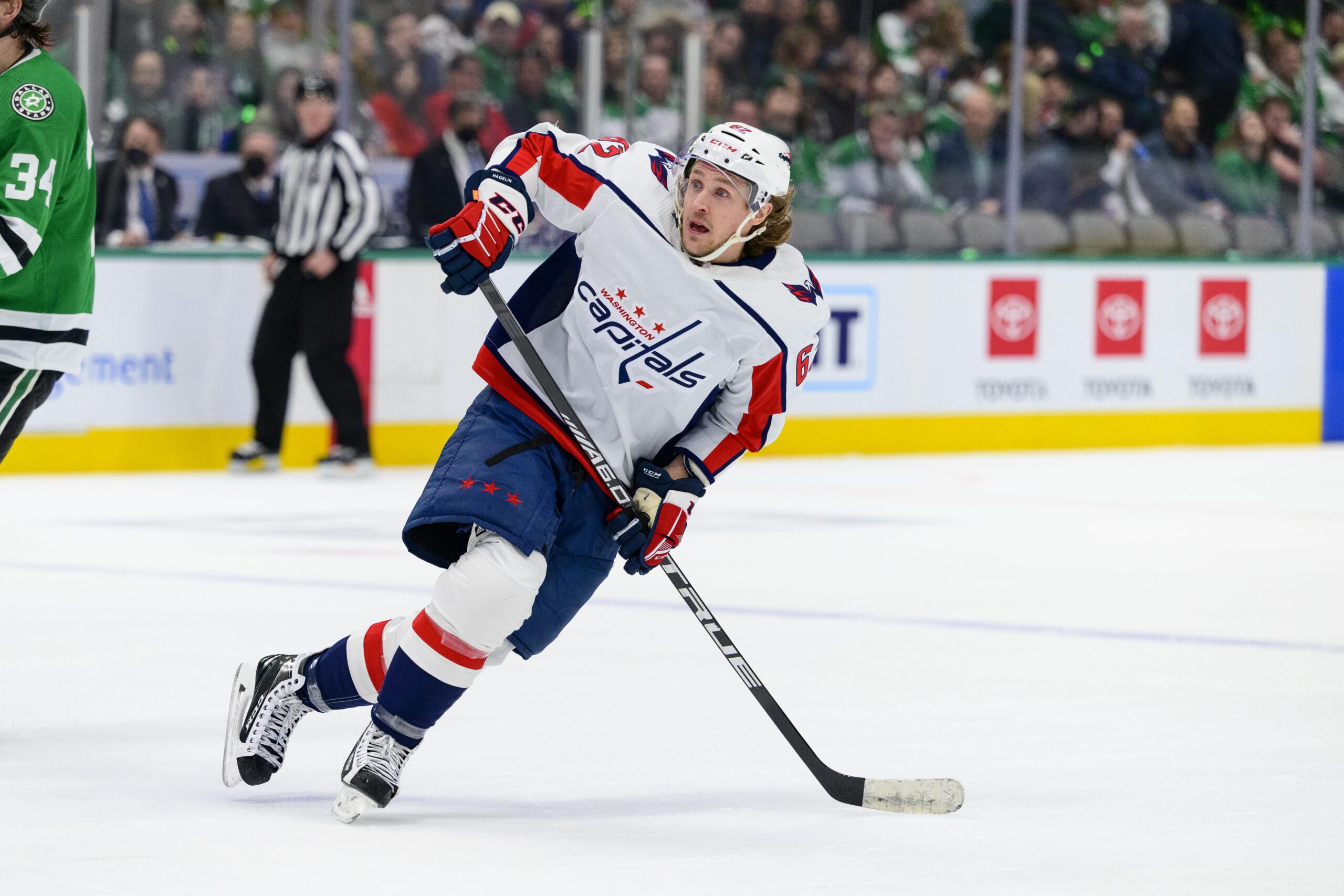 Capitals' winger Carl Hagelin retires from the NHL because of an eye injury