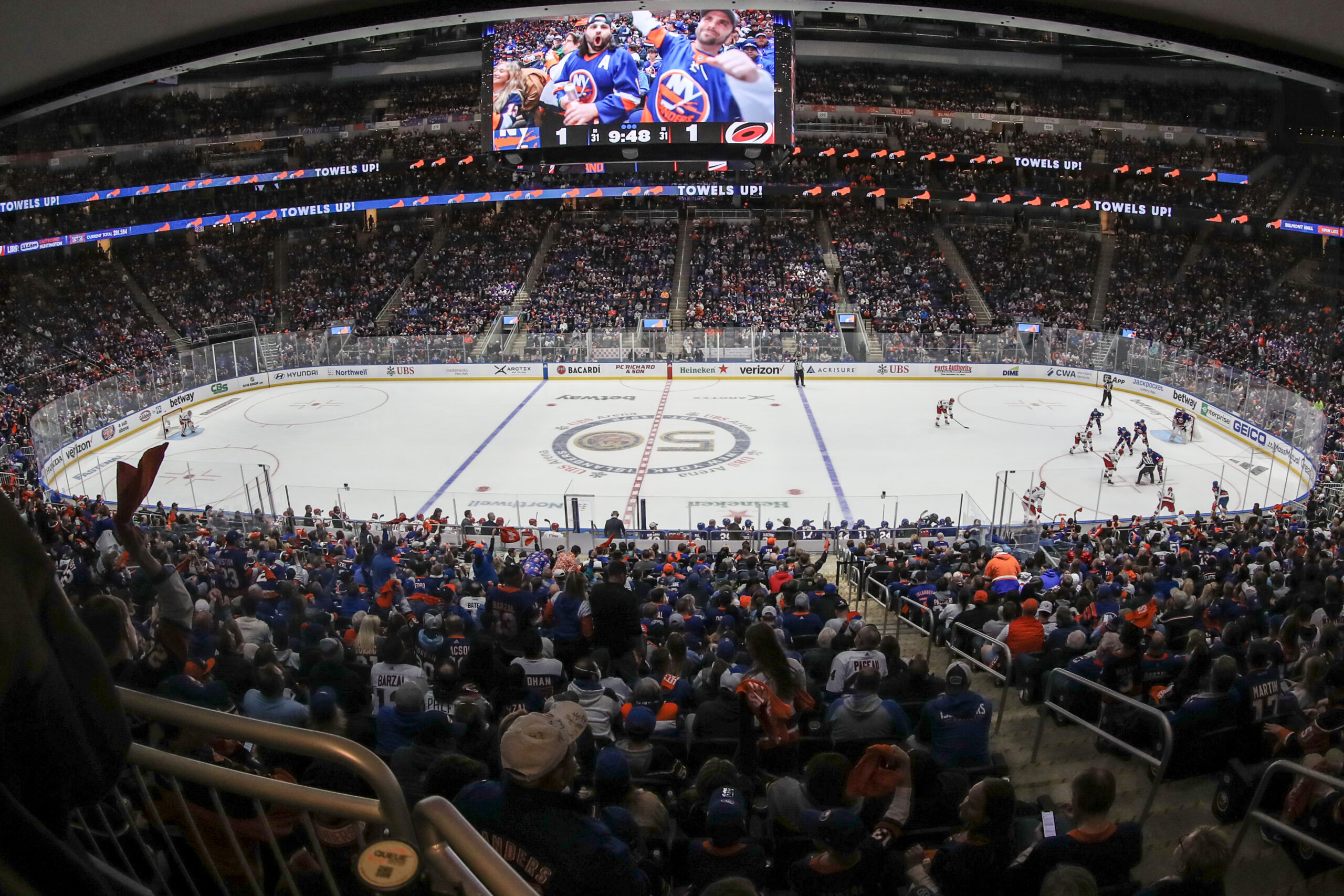 Islanders Struggle to Close Games, Face Criticism for Coaching