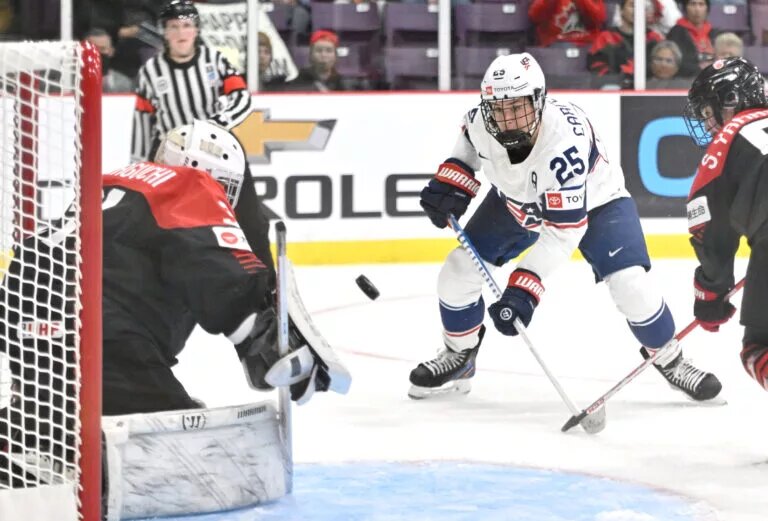 PWHL New York Alex Carpenter
