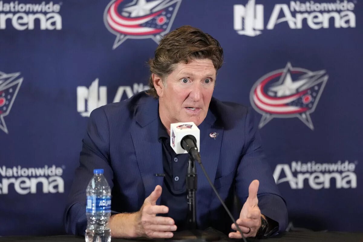 Mike Babcock resigns