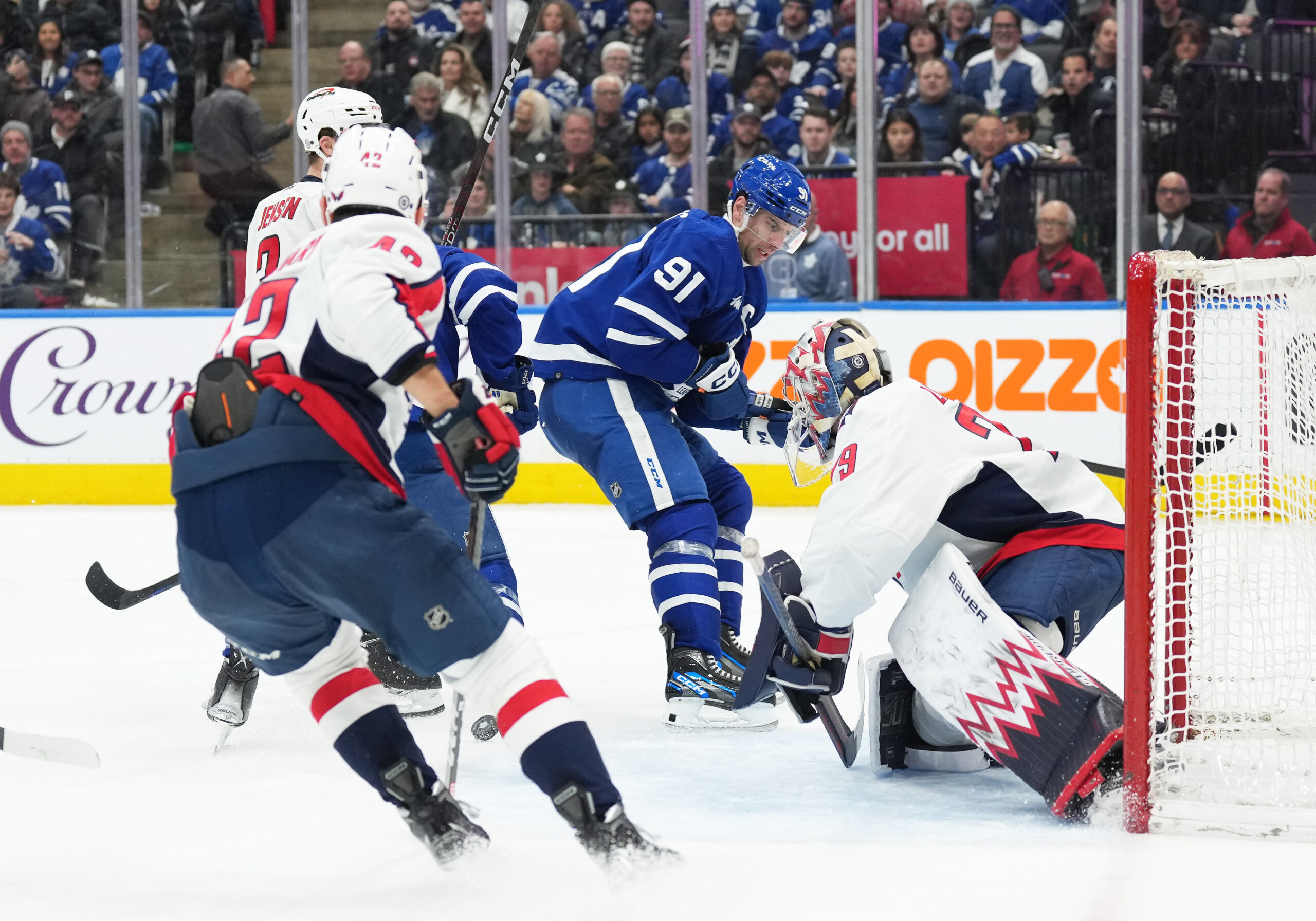 Matthews' hat trick powers Maple Leafs to win over Kraken