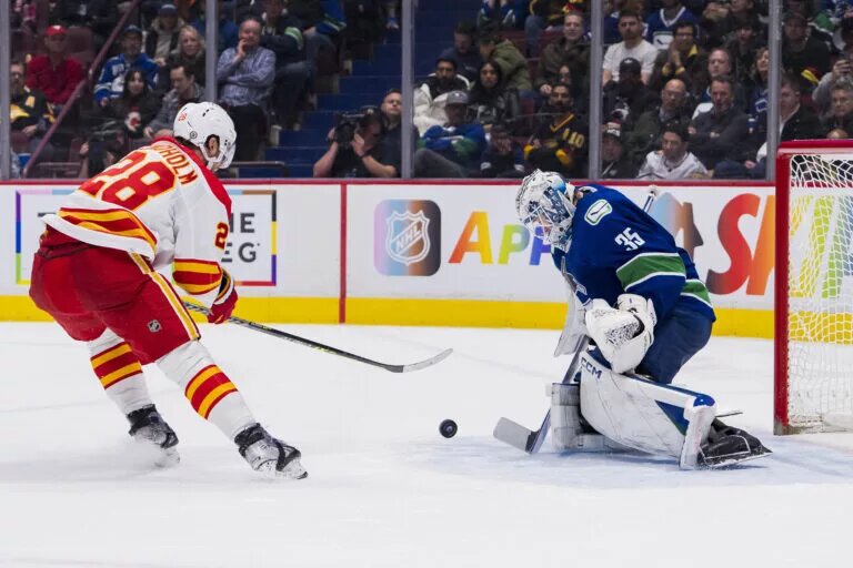 Elias Lindholm trade