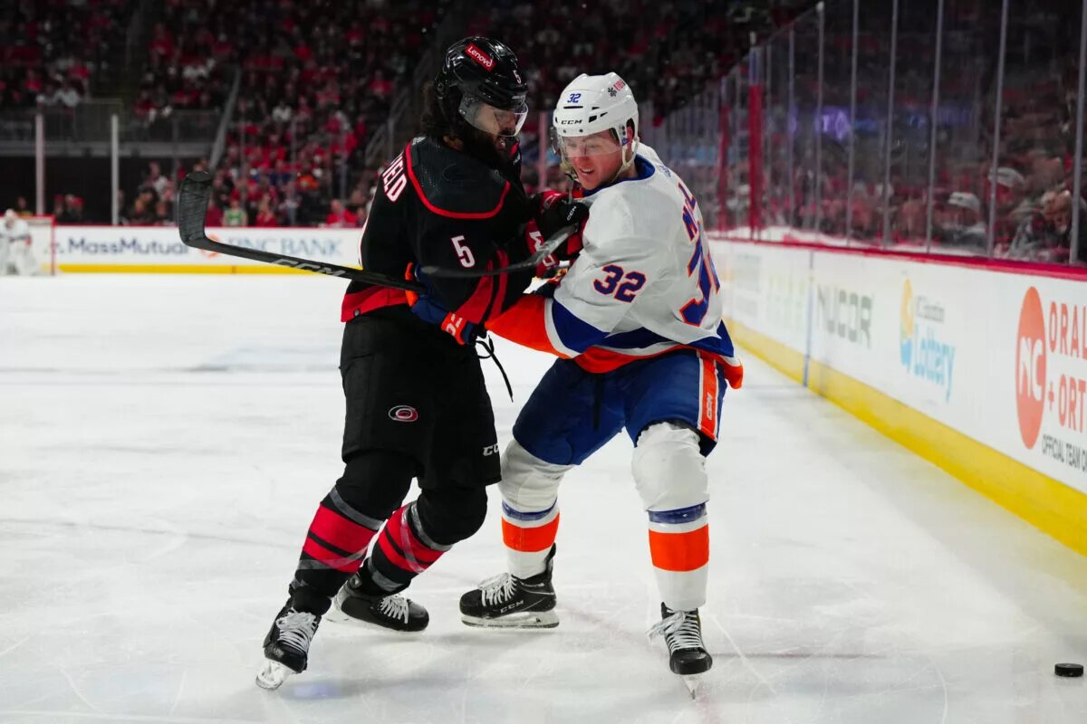 hurricanes vs islanders