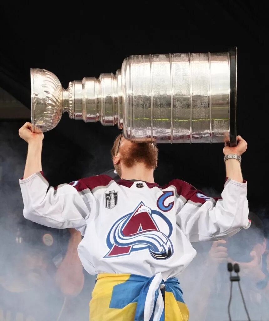 Today's News Gabriel Landeskog Bill Masterton Trophy 2025-26 Recipient
