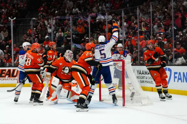 Edmonton Oilers Extend Depth Defenceman