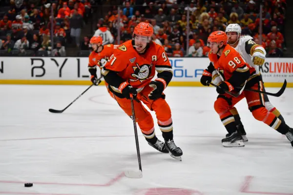 Leo Carlsson Re-Signs With the Anaheim Ducks