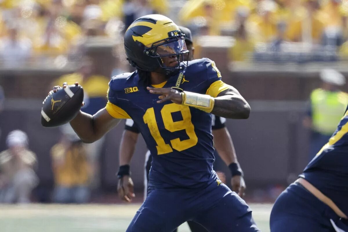 Michigan Wolverines quarterback Bryce Underwood