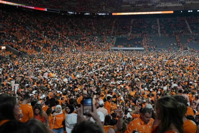 Tennessee Faces Challenges Accommodating Oklahoma’s Spanish Radio Broadcast