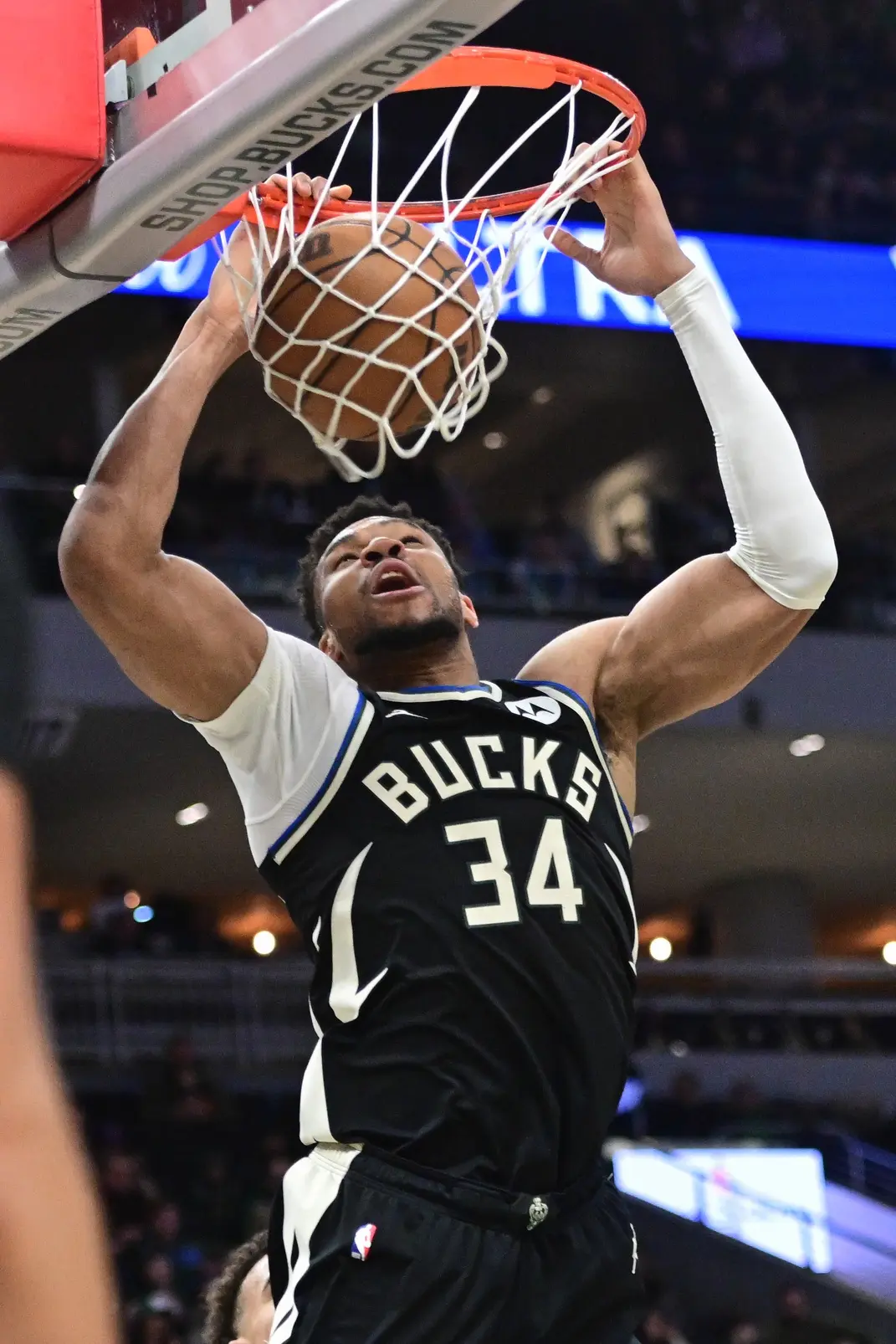 Giannis Antetokounmpo, Chet Holmgren, Oklahoma City Thunder