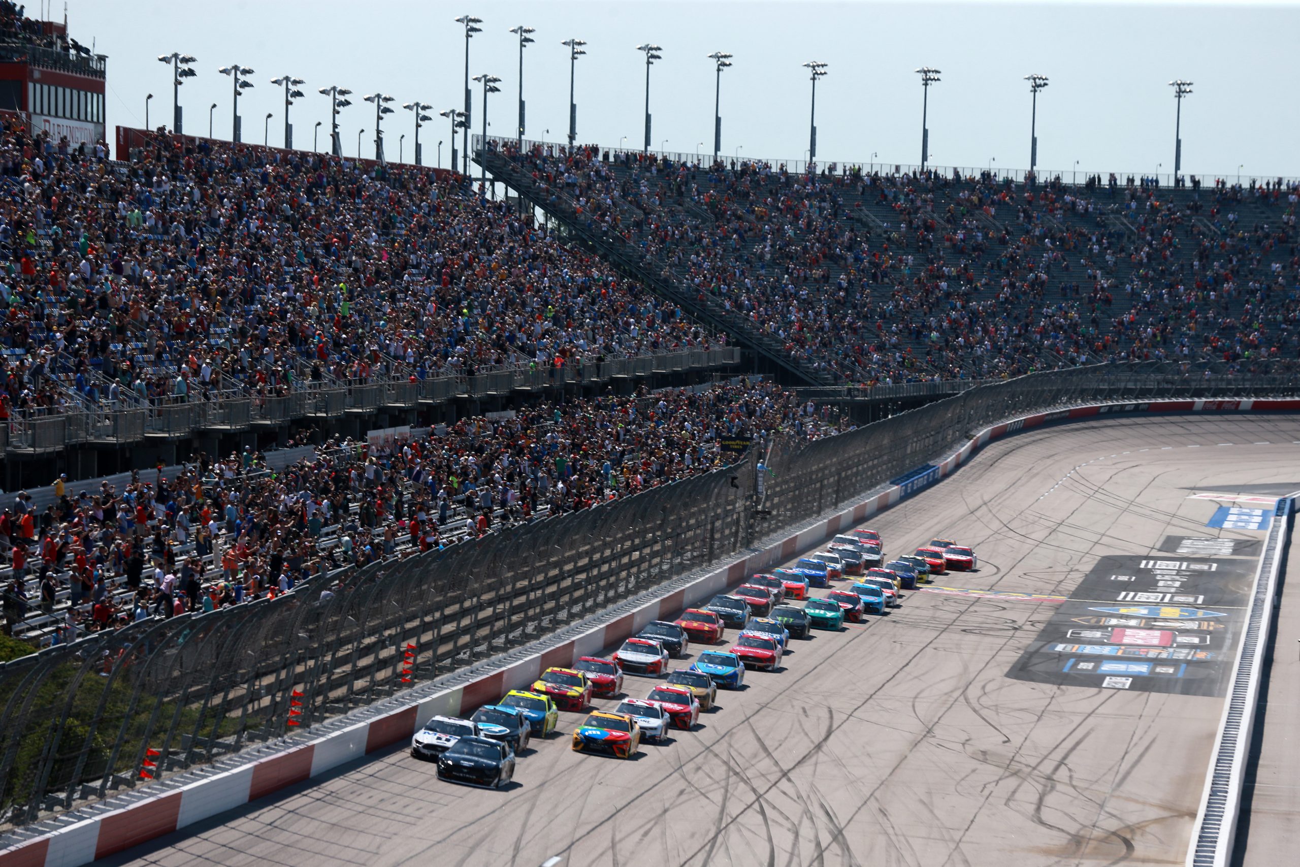 The start of the 2021 Goodyear 400 at Darlington Raceway