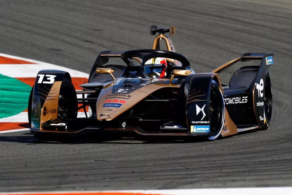 VALENCIA CIRCUIT RICARDO TORMO, SPAIN - NOVEMBER 29: Antonio Felix da Costa (PRT), DS Techeetah, DS E-Tense FE21 during the Valencia pre-season testing at Valencia Circuit Ricardo Tormo on Monday November 29, 2021 in Valencia, Spain. (Photo by Carl Bingham / LAT Images)